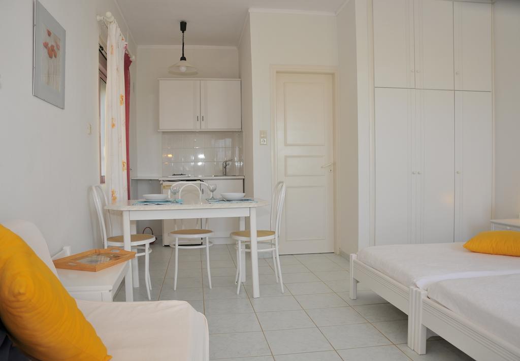 Villa Fleria Seaside Studios & Apts Gerani  Exterior photo
