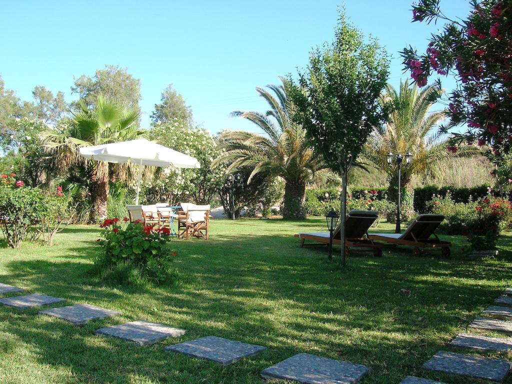 Villa Fleria Seaside Studios & Apts Gerani  Exterior photo